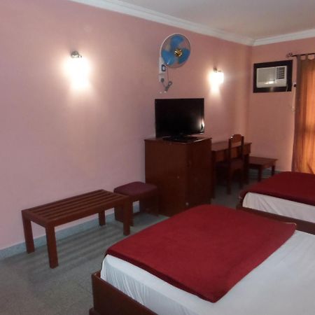 Hotel Newcastle Lagos Buitenkant foto