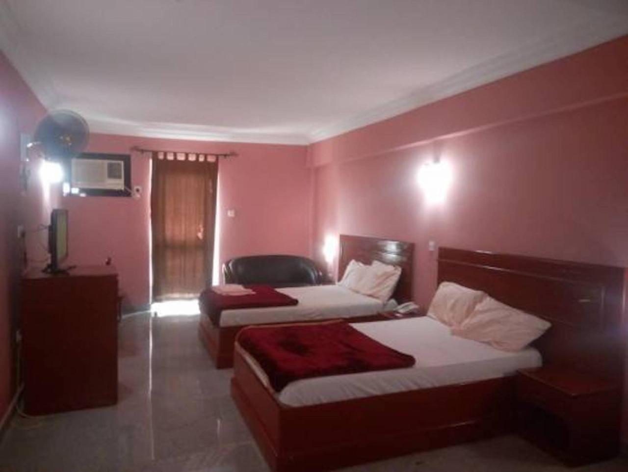 Hotel Newcastle Lagos Buitenkant foto