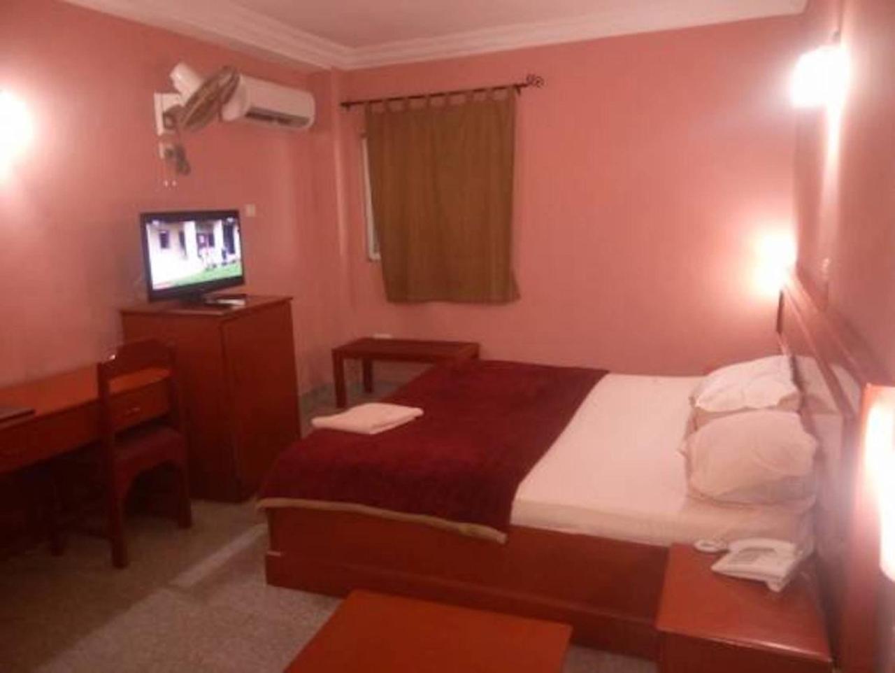 Hotel Newcastle Lagos Buitenkant foto