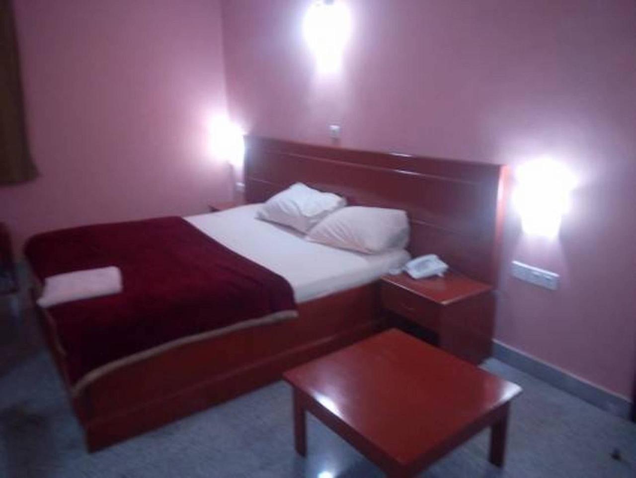 Hotel Newcastle Lagos Buitenkant foto