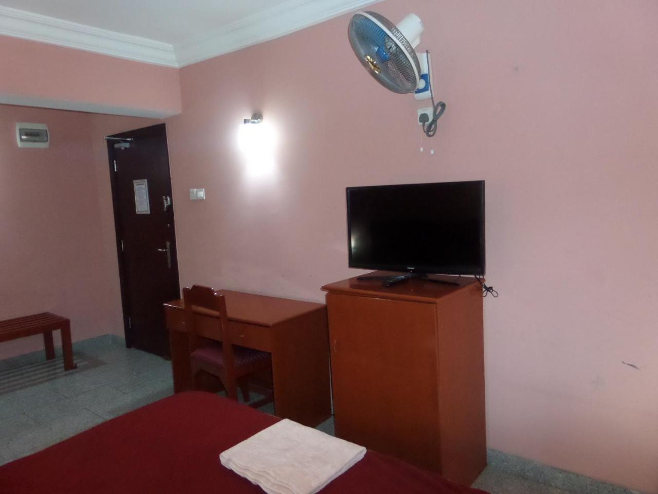 Hotel Newcastle Lagos Buitenkant foto