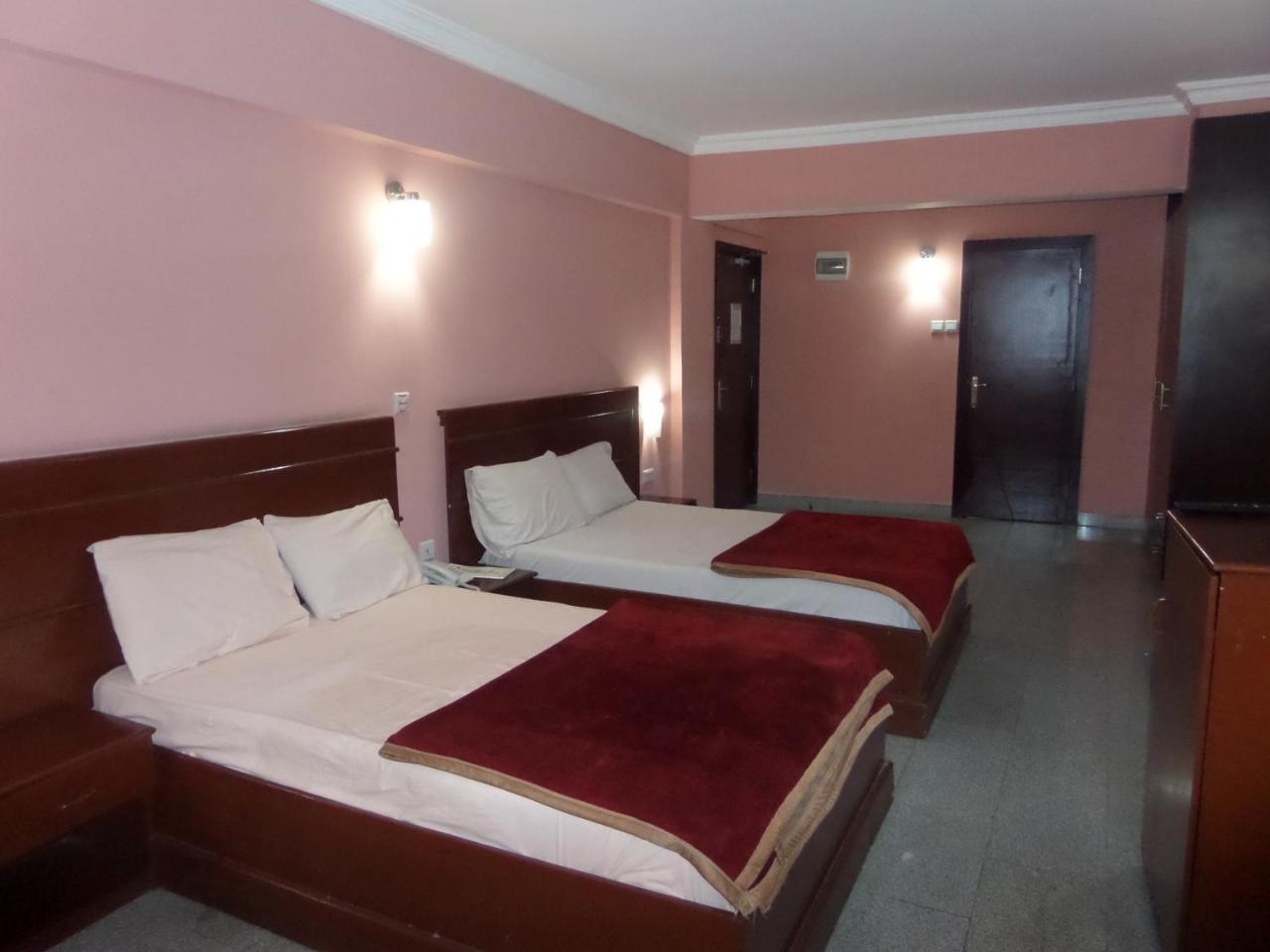 Hotel Newcastle Lagos Buitenkant foto