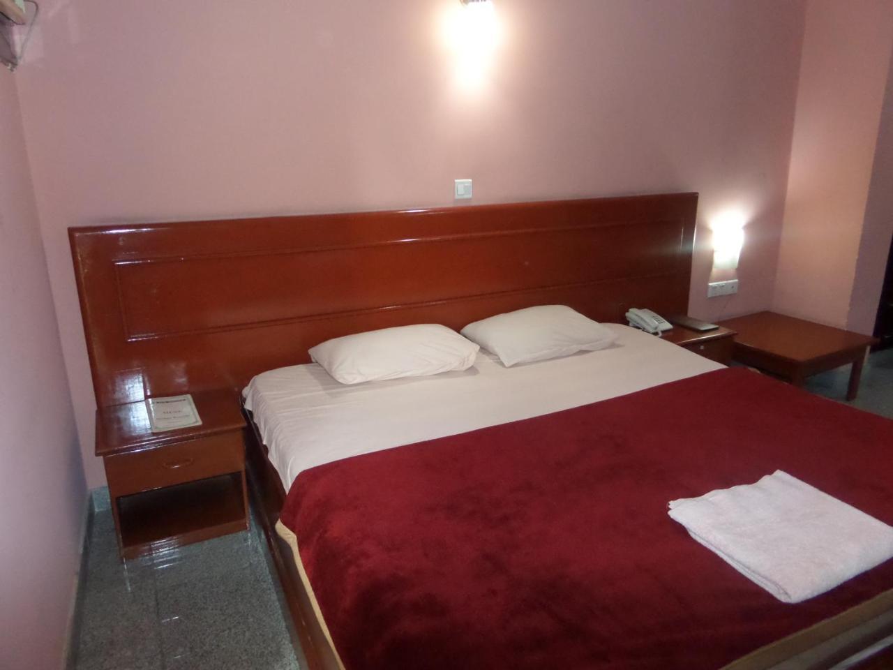 Hotel Newcastle Lagos Buitenkant foto