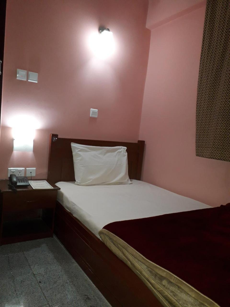 Hotel Newcastle Lagos Buitenkant foto