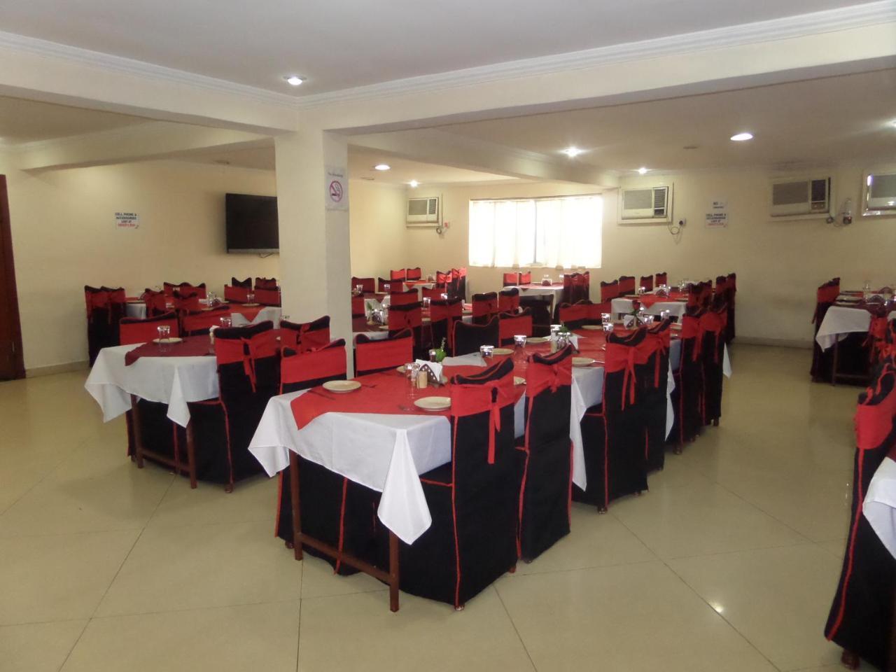 Hotel Newcastle Lagos Buitenkant foto